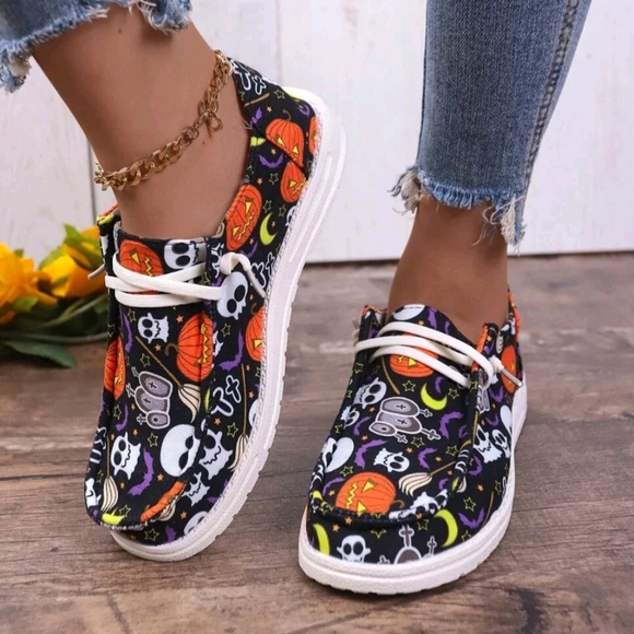 Festive Halloween Women's Sneakers Sz 6 NIP - Picture 1 of 5